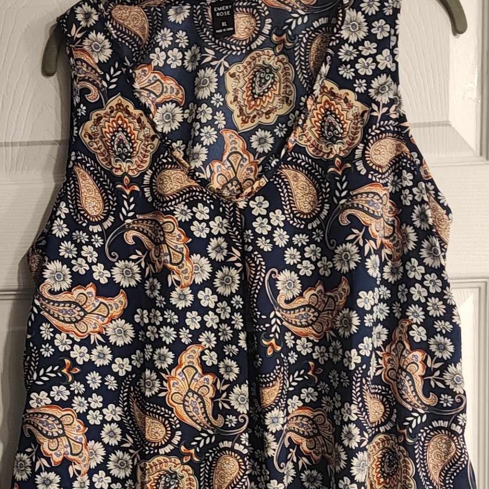 Beautiful paisley sleeveless top